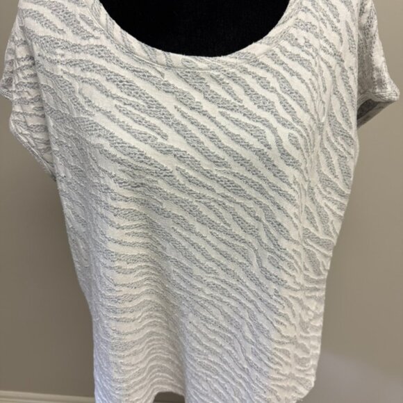 Grey and Cream Tshirt - Picture 1 of 3